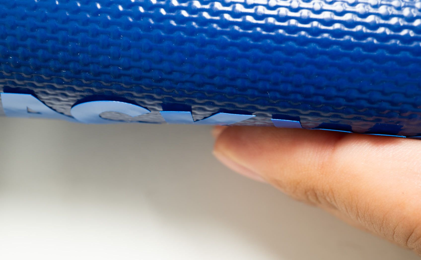 ターポリンに貼ったカッティングシート