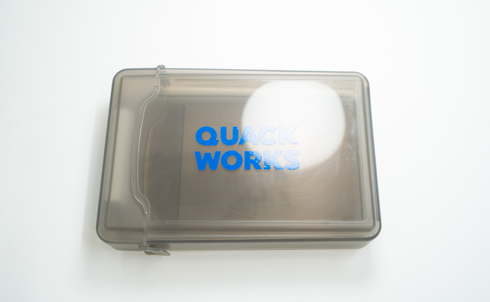 カッティングシートをプラスチック（PP）に貼り付ける