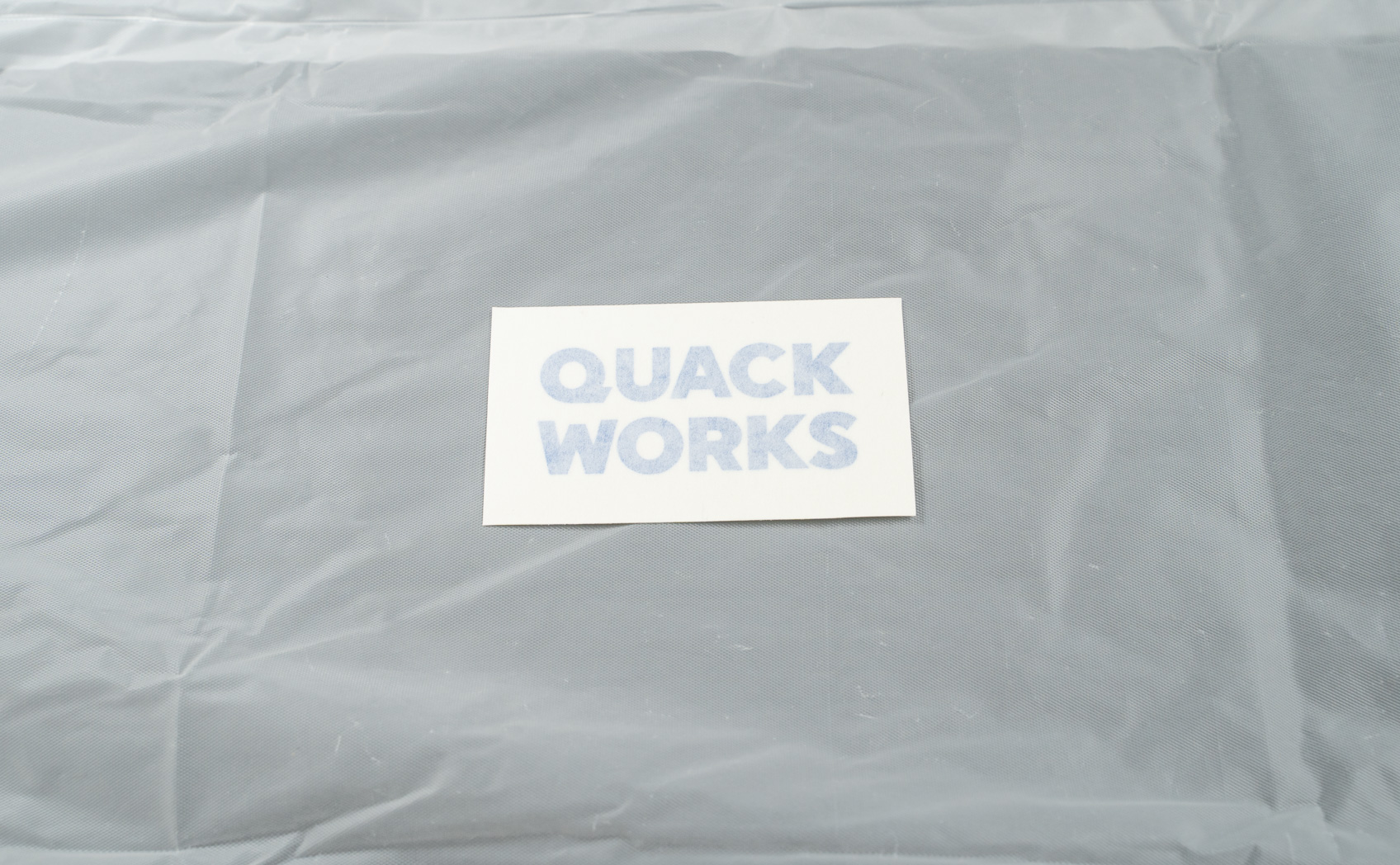 レインコート（ポリエチレン）にカッティングシートが貼れるか確認