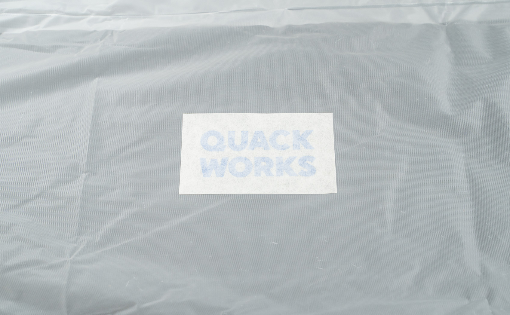 レインコート（ポリエチレン）にカッティングシートが貼れるか確認