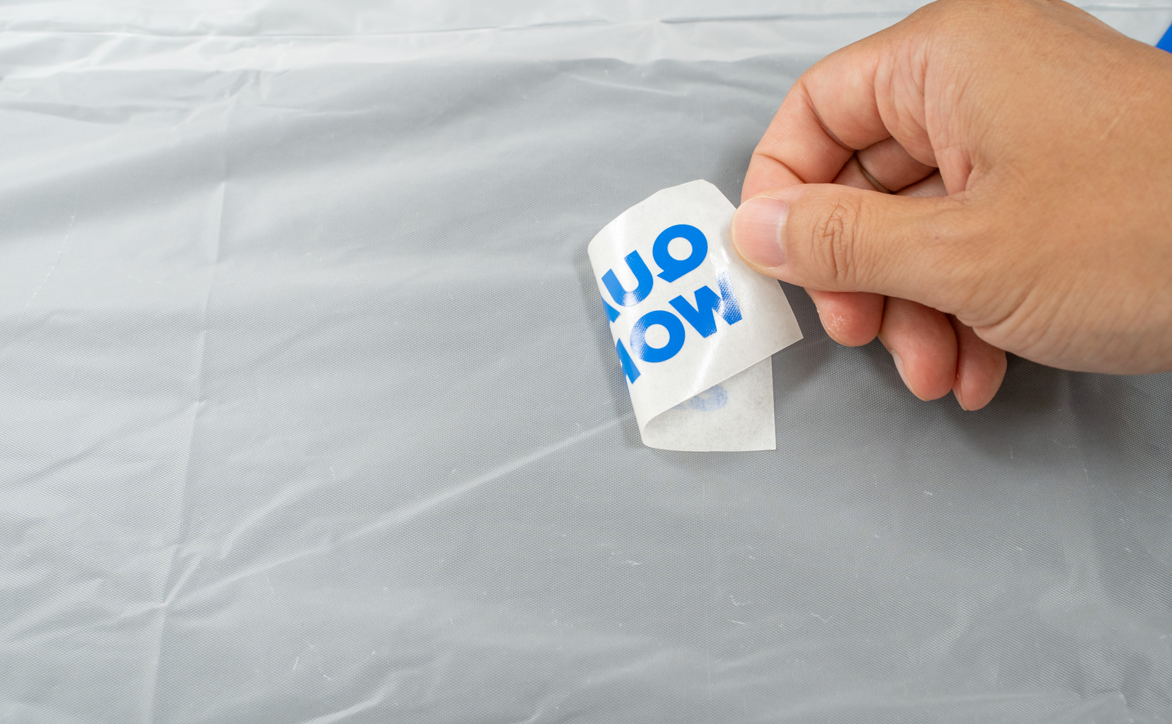 レインコート（ポリエチレン）にカッティングシートが貼れるか確認