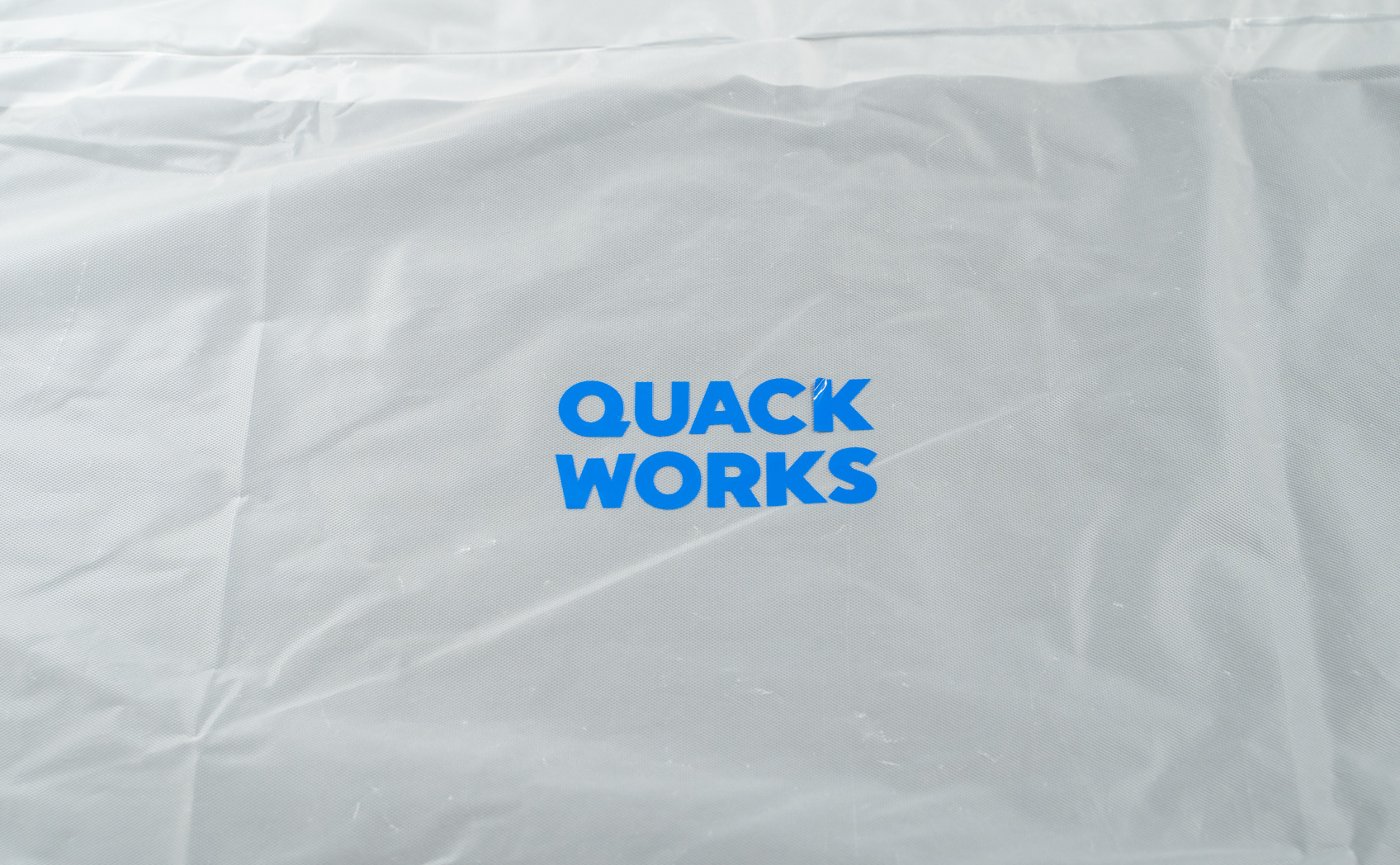 レインコート（ポリエチレン）にカッティングシートが貼れるか確認