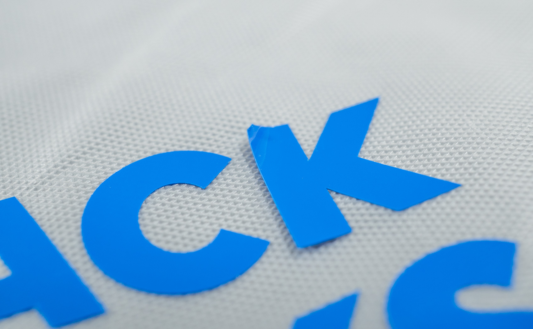 レインコート（ポリエチレン）にカッティングシートが貼れるか確認