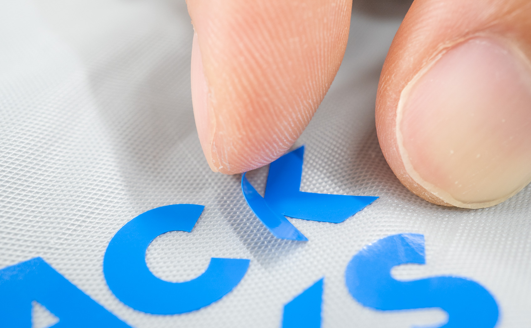 レインコート（ポリエチレン）にカッティングシートが貼れるか確認