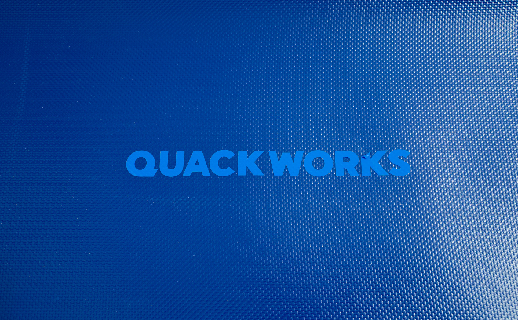 ターポリンにカッティングシートを貼る