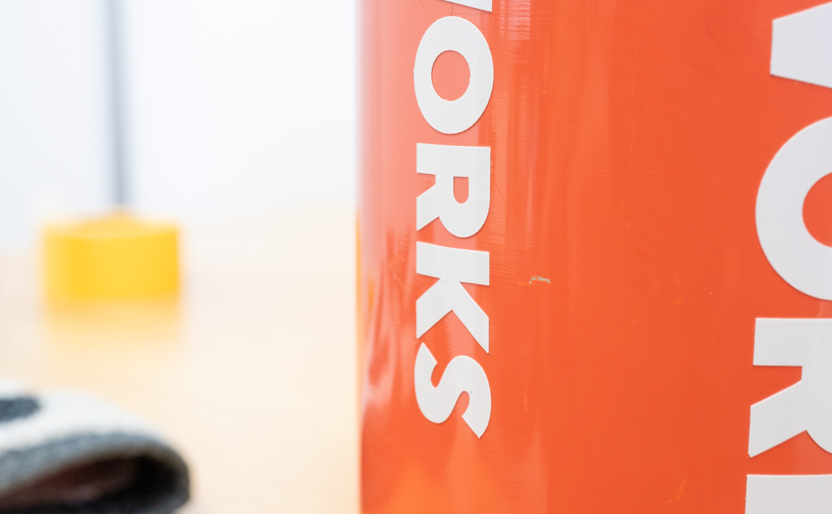 水筒に貼ったカッティングシートに欠けが見られる