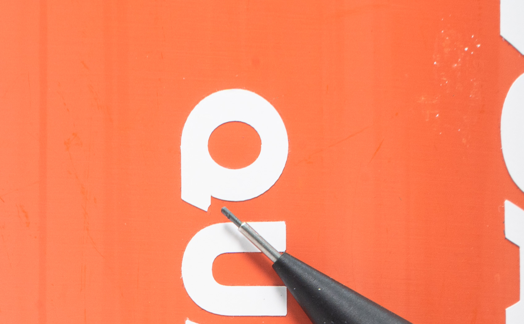 水筒に貼ったカッティングシートが徐々に欠けている