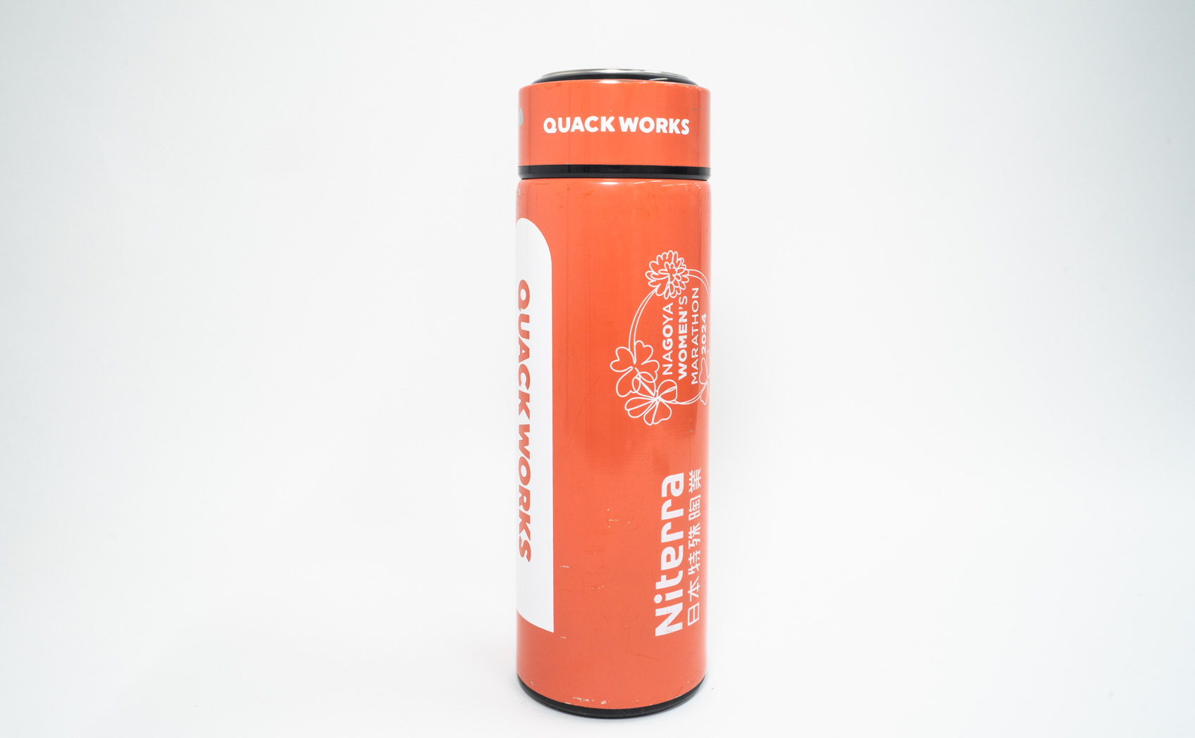 水筒に貼ったカッティングシートが徐々に欠けている