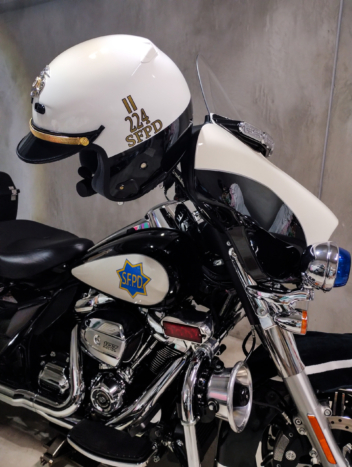 バイクのヘルメットに貼る2色のかっこいいカッティングステッカー！