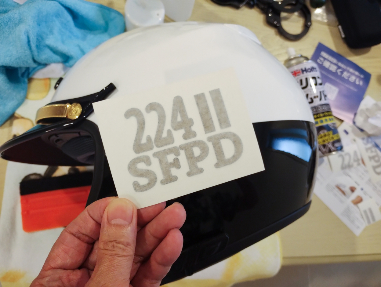 バイクのヘルメットとカッティングシート