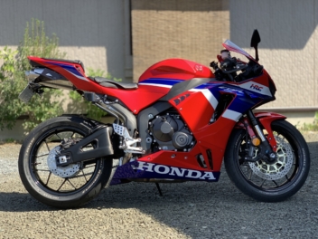 オートバイレース仕様のかっこいいカッティングステッカー！