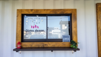 【製作実績】寂しい窓が華やかに！「想像以上」と大満足いただいた店舗用カッティングシート