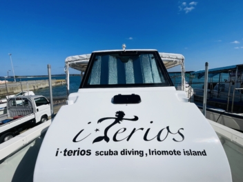 ボートへのロゴ入れもカッティングシートで！初めてでも安心の貼り方説明書付き