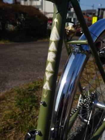 絶版車のロゴをカッティングシートで再現！マスキング塗装と切り文字の併用で愛車をレストア