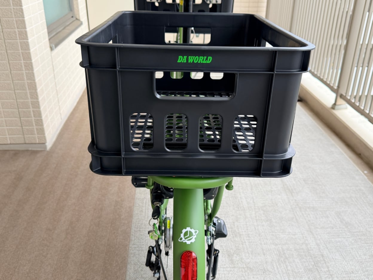自転車のカゴに貼ったカッティングシート