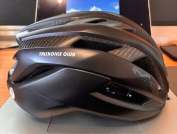 ヘルメットに施工したカッティングシート